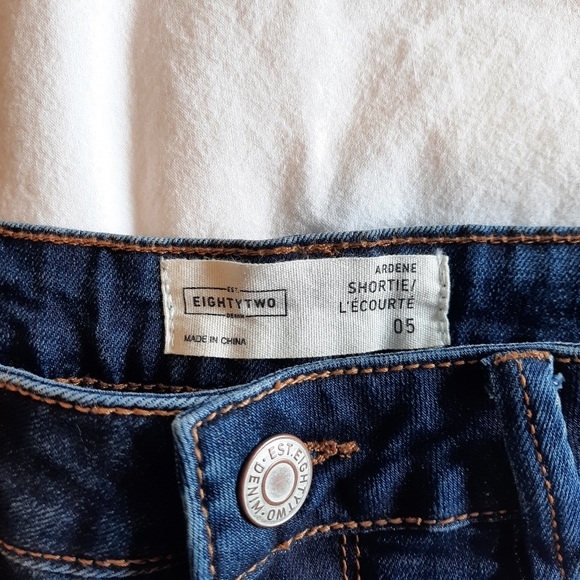 Jeans shorts | size 05 - Picture 3 of 3